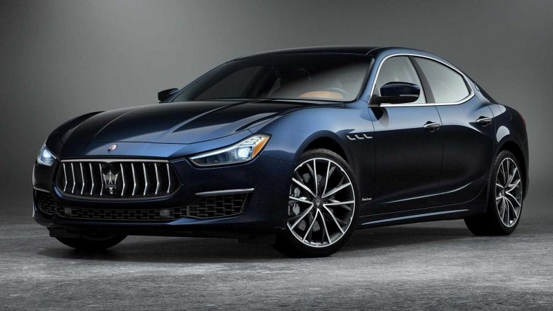 Мазерати седан Quattroporte 2019