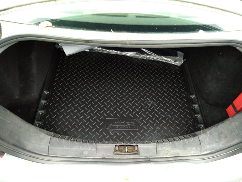 Ford Focus 1 седан багажник