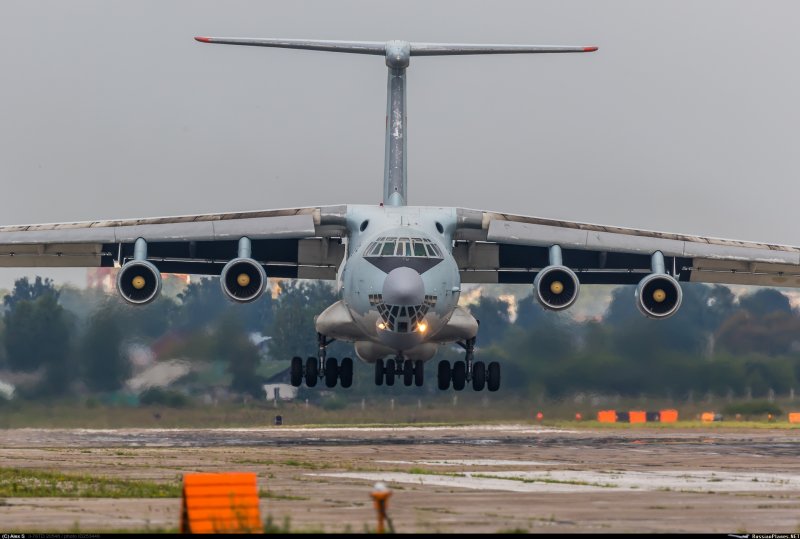 Ил 76 МД спереди