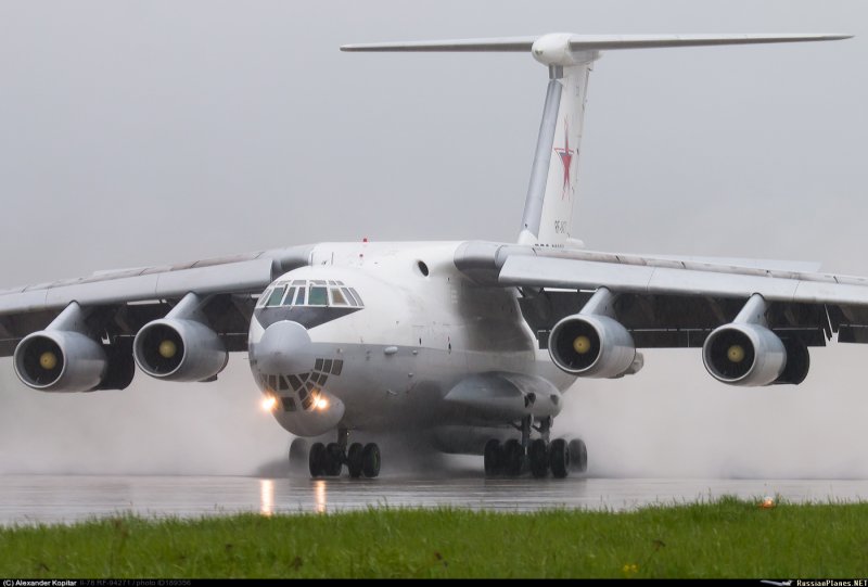 Ил-76 военно-транспортный аер