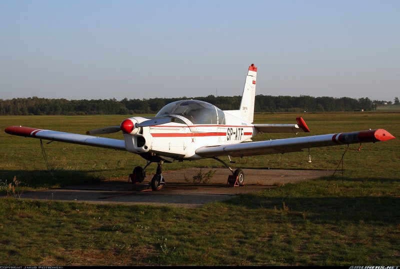 Zlin z-142