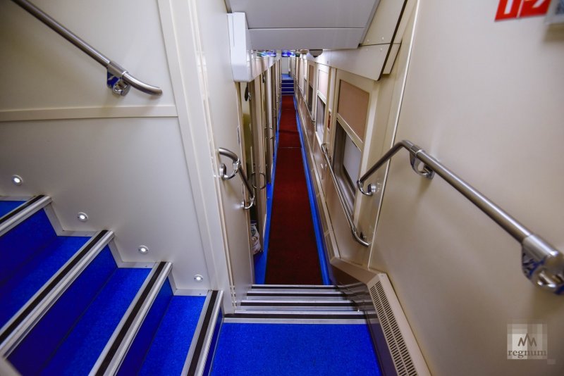 Двухэтажный поезд Таврия