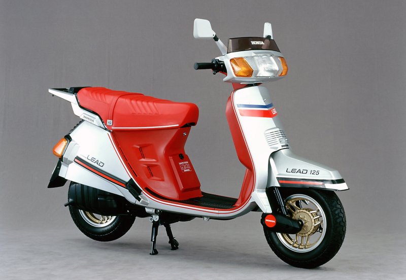 Скутер Honda lead