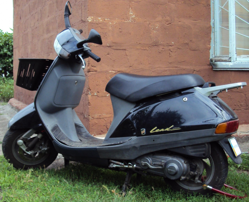 Скутер Honda lead