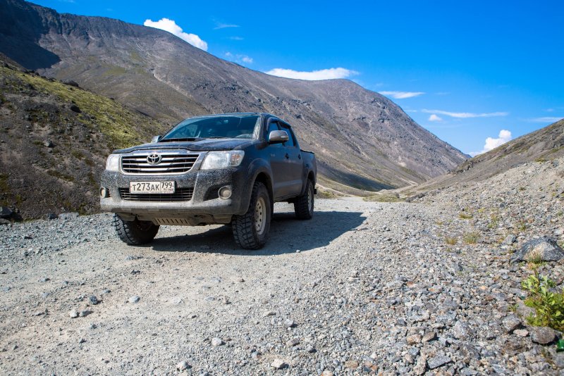 Lifted Trucks белый фон