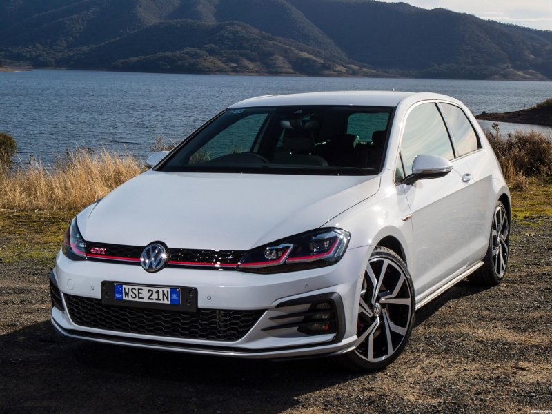Фольксваген гольф GTI 2020