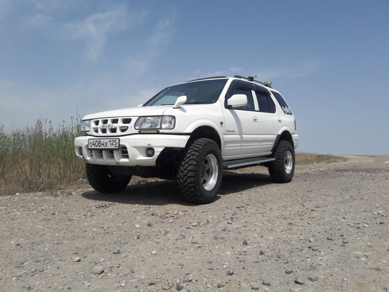 Isuzu Wizard 1