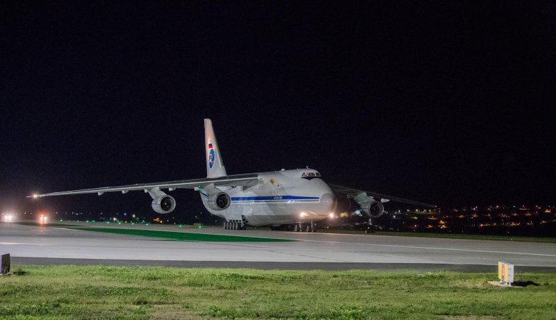 АН-124 Руслан ночью