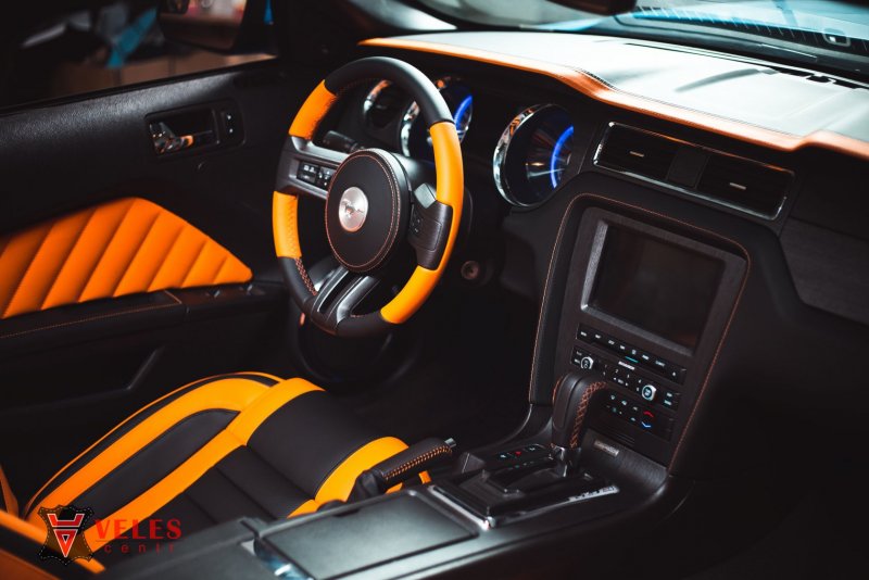 Ford Mustang 2010 Interior