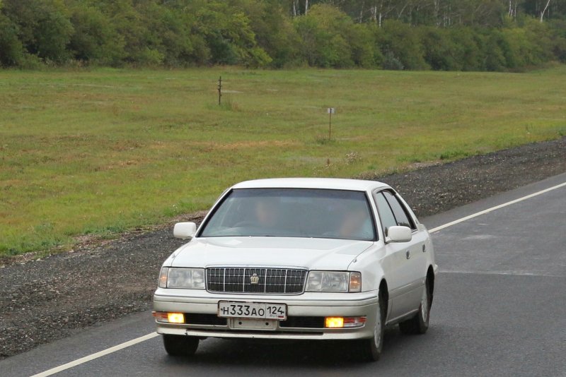 Мерседес 300d сзади