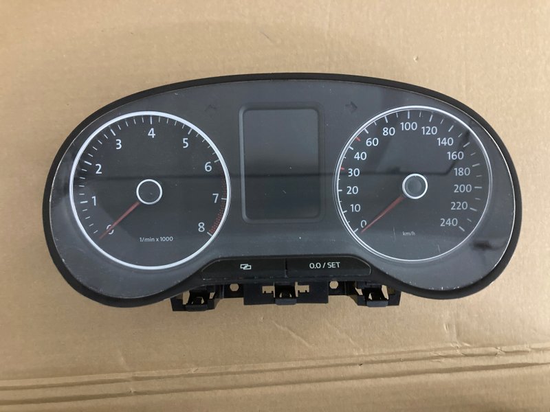 Приборка VW Golf 5