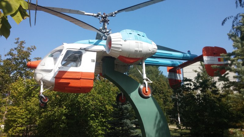 Памятник вертолет ка-26 Кумертау