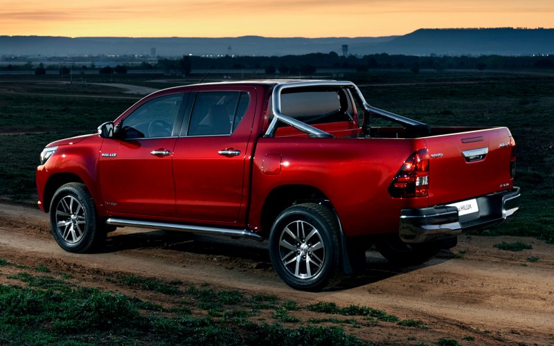 Тойота Hilux 2016