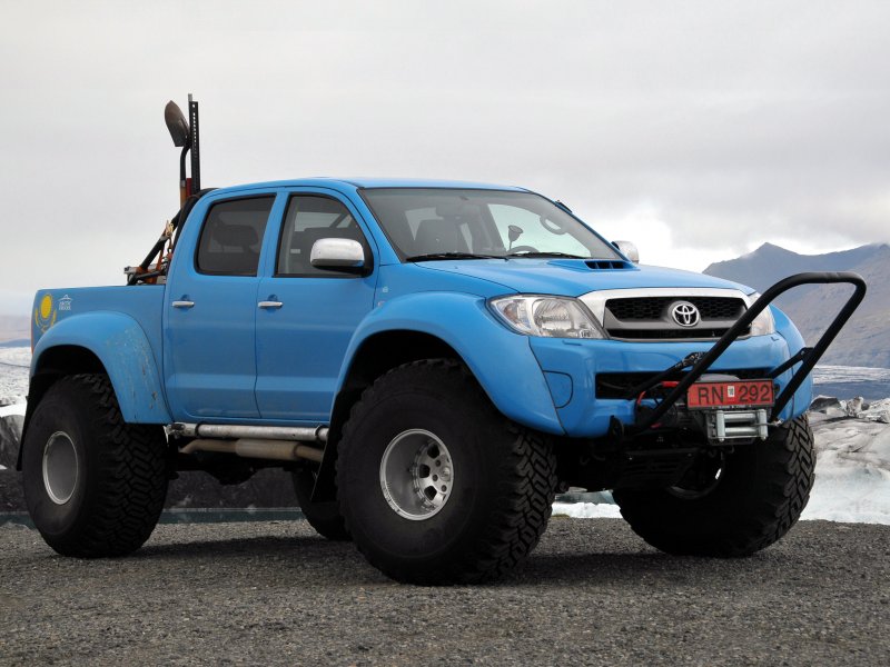 Toyota Hilux Arctic at44