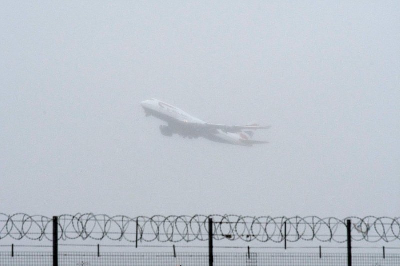 Самолет взлетает