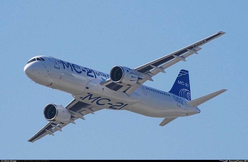 МС 21 300 вид спереди