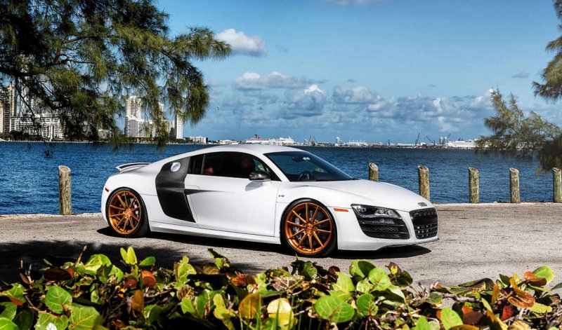 Audi r8 2500