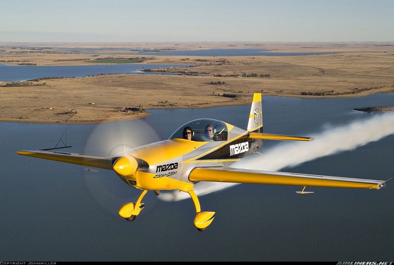 Радиоуправляемый самолет Extra 300