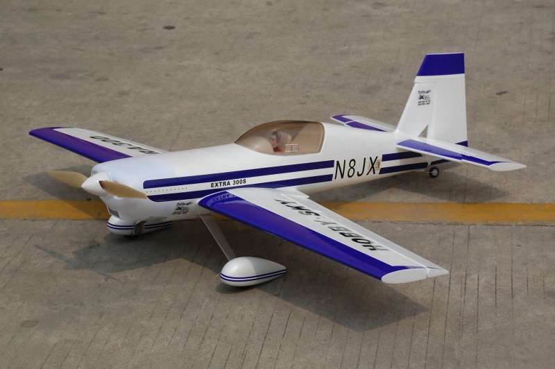 Extra Flugzeugbau 300 s