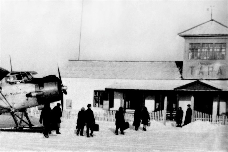 Самолет в аэропорту Кемерово