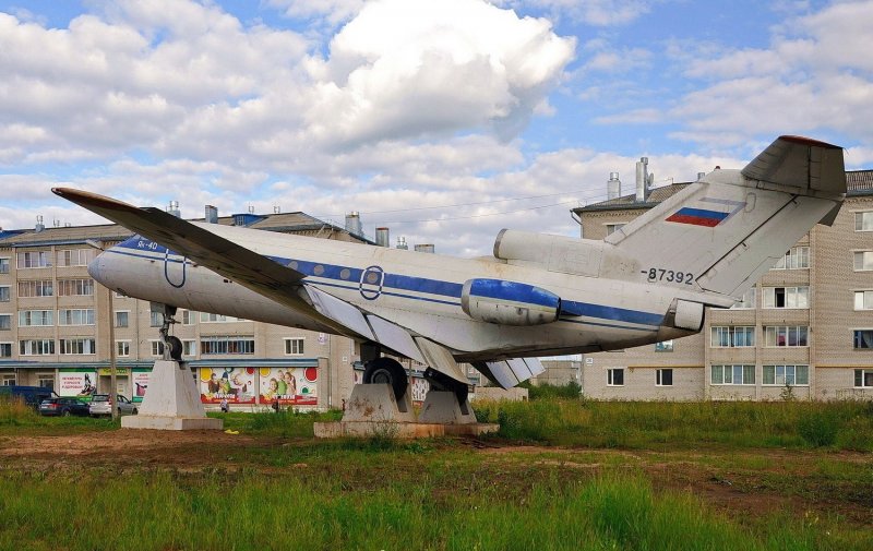 Памятник-самолёт миг-21 Нижний Новгород аэропорт