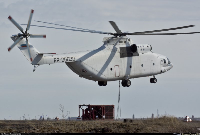 Ми-26 перевозит ту-134