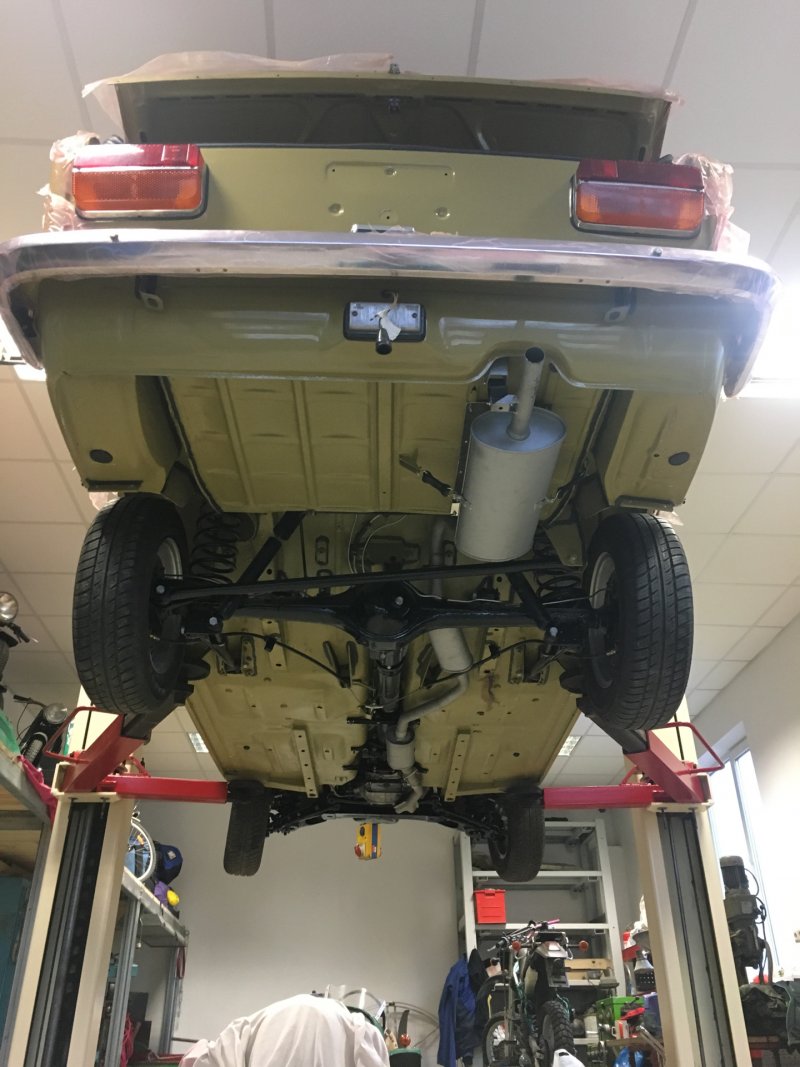 Автомобиль снизу