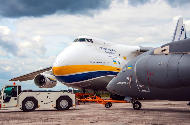 АН-132 транспортный самолёт
