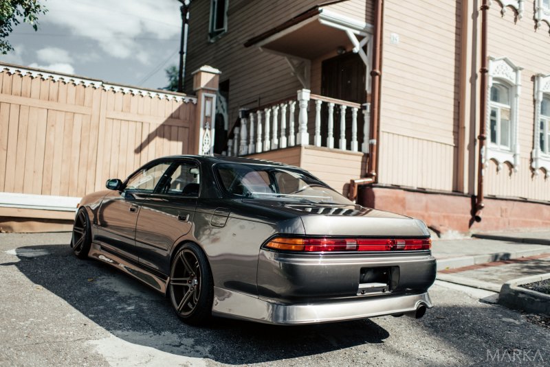 Toyota Mark II 90 белый