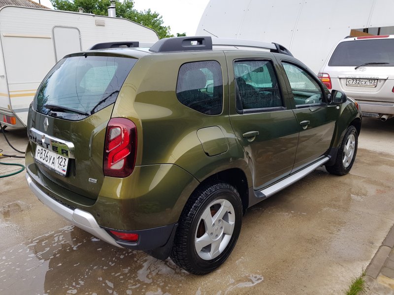 Renault Duster зеленый металлик