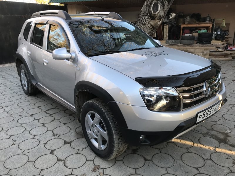 Renault Duster серебристый