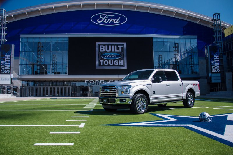 Автомобиль бренд Ford