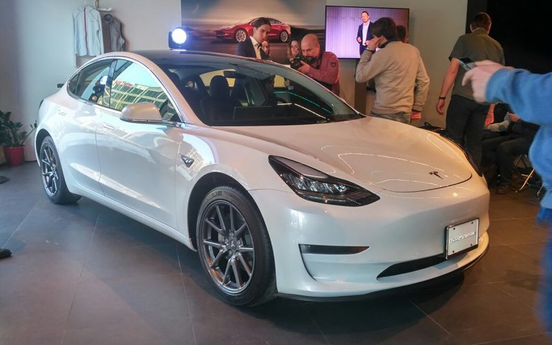 Tesla model 3 в России
