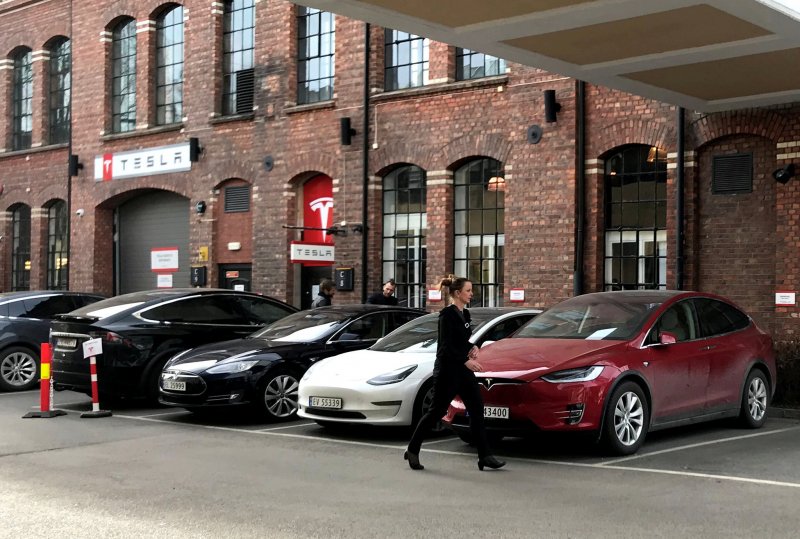 Tesla на улицах Москвы