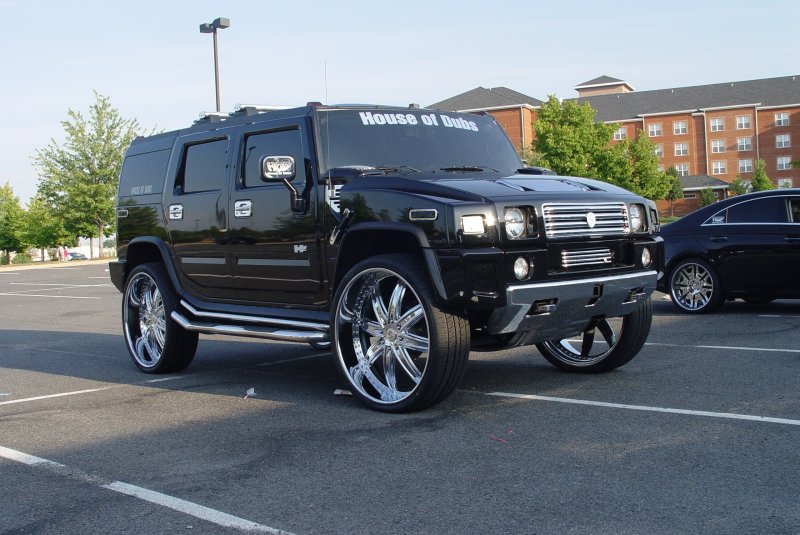 Тюнингованный Hummer h2