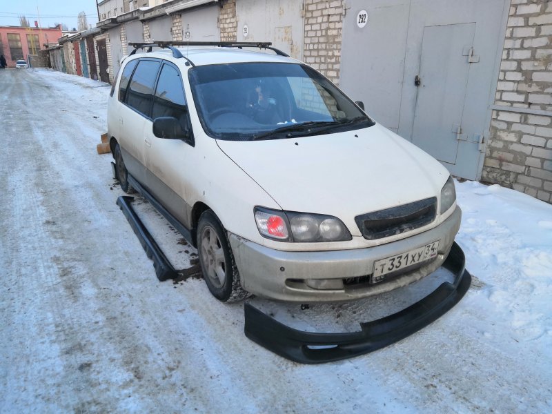Спойлер на Тойота Ипсум 10 кузов