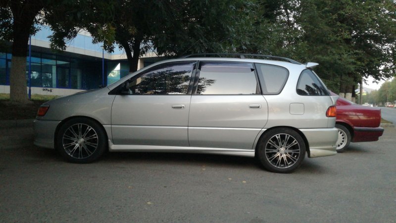 Toyota ipsum i (m10)