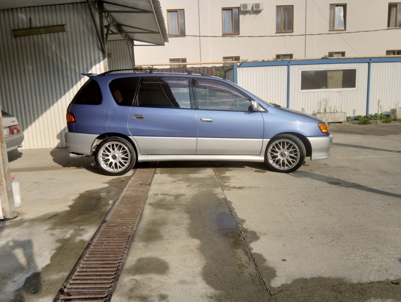 Toyota ipsum 1999 в обвесе
