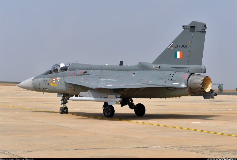 Самолетами hal Tejas