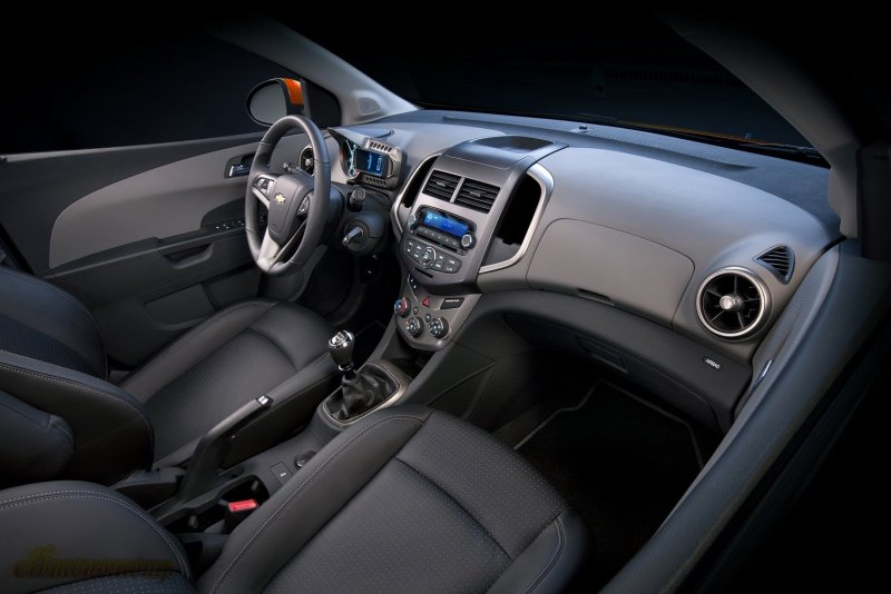 Chevrolet Aveo t300 салон