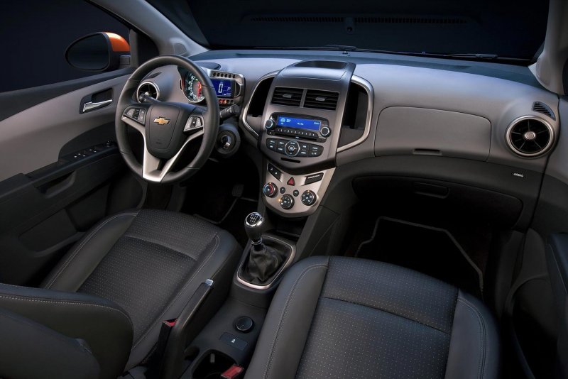 Chevrolet Aveo t300 салон