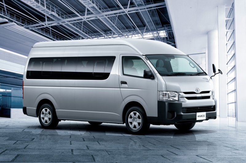 Минивэн Toyota Hiace