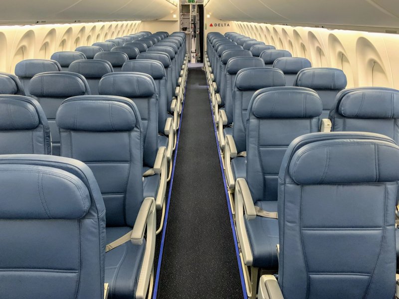 Салон самолета Airbus a220