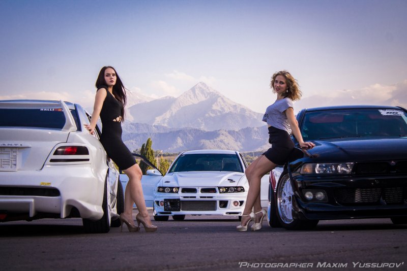Mitsubishi и девушки