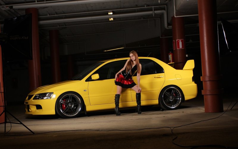 Mitsubishi Lancer EVO 9 девушки