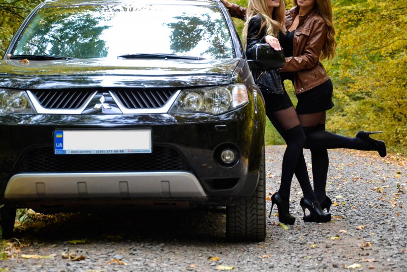 Mitsubishi Outlander XL И девушка