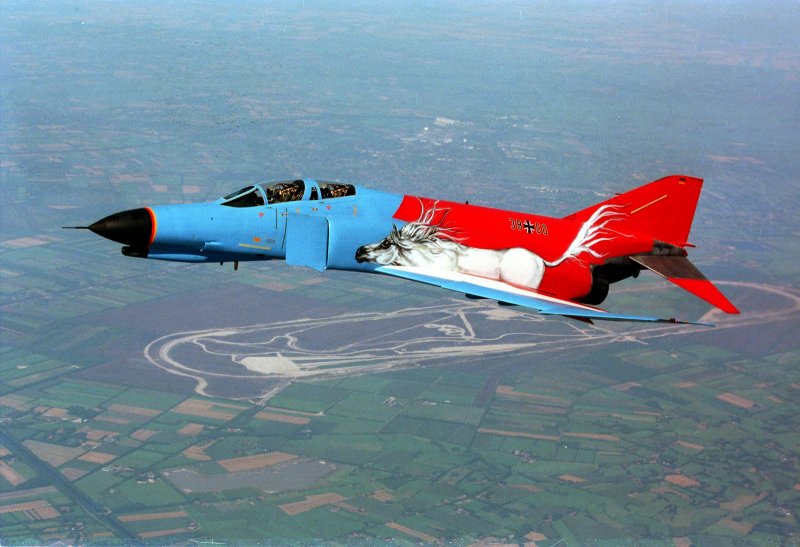 F4 Фантом красный