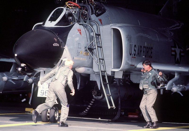 MCDONNELL Douglas f-4 Phantom II кабина