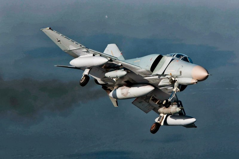 Самолет Фантом ф-4