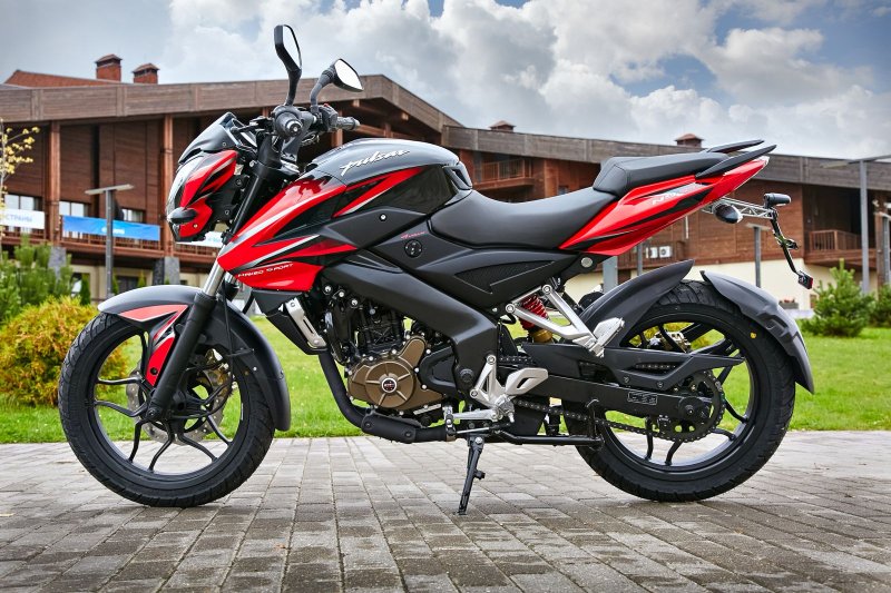 Мотоцикл Bajaj Dominar 400 2020